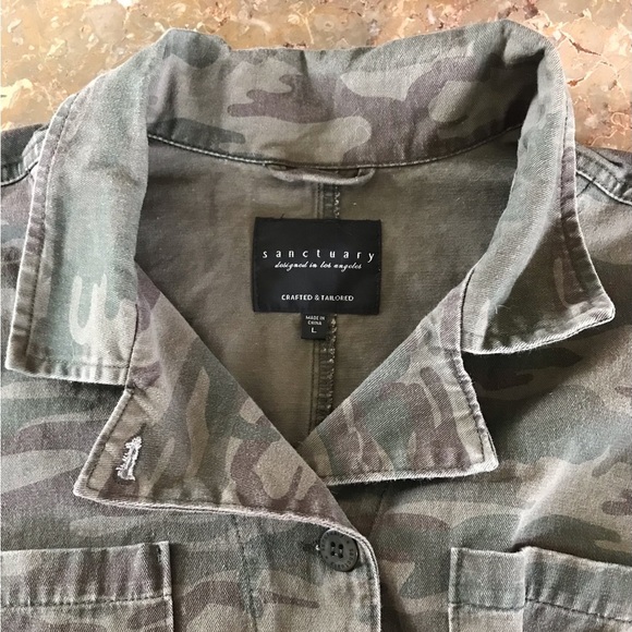 Sanctuary | Women’s green camo raw hem button front utility/Jean jacket, size L - Picture 11 of 16